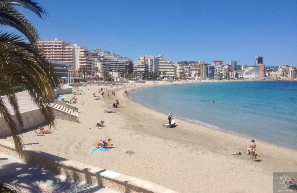Piso 2 habitaciones + salón en casa moderna cerca del mar. Enorme terraza, 1er piso